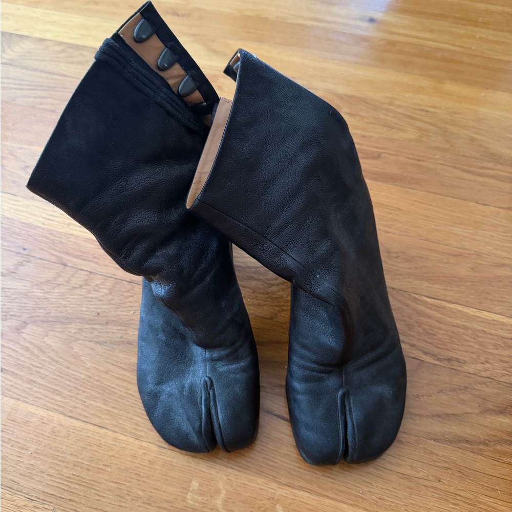 Maison Martin Margiela Black Split-Toe Leather Ankle Booties
